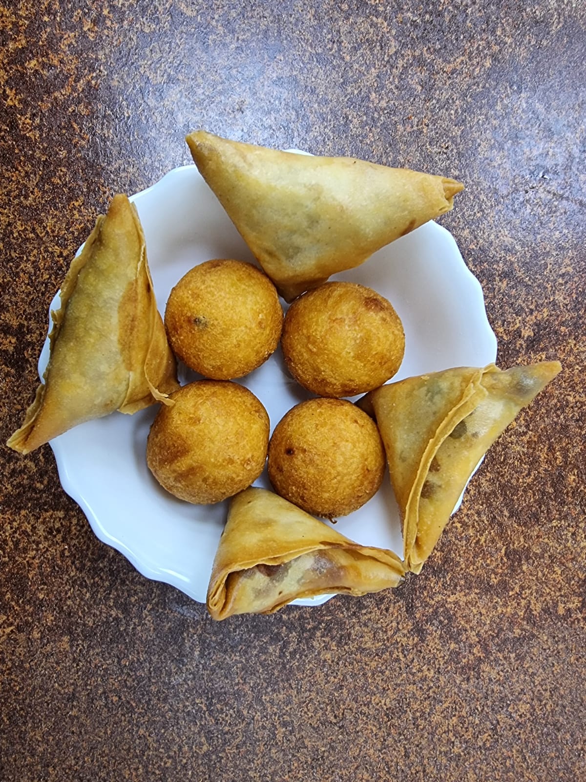 image of cheeseball and samosa